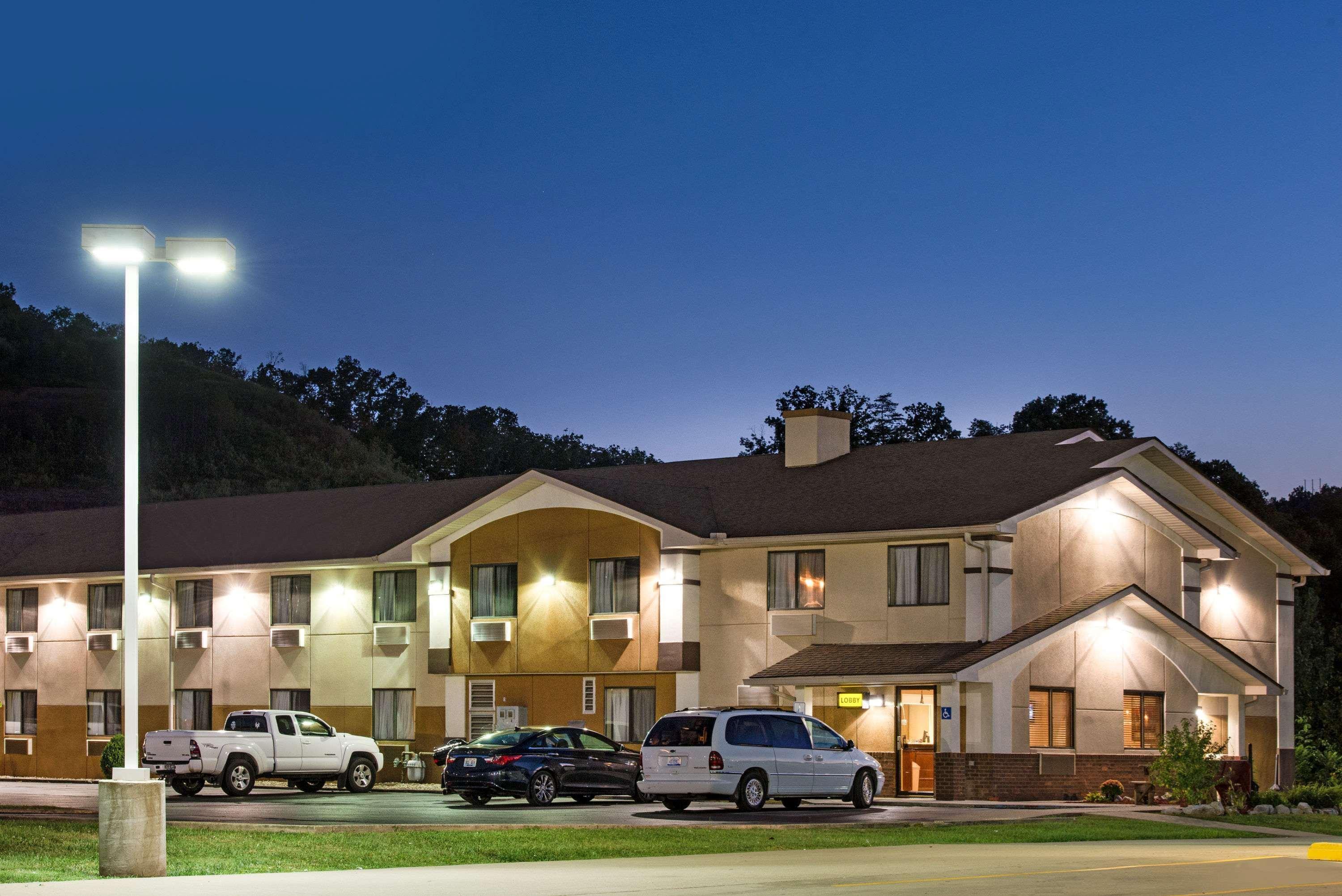 Super 8 By Wyndham Ripley Hotel Buitenkant foto